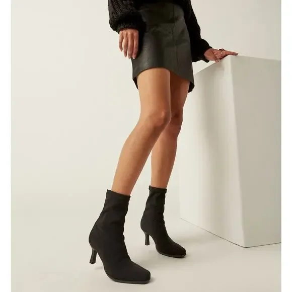 La Canadienne Waterproof Black Suede Heeled Ankle Boot Bootie 9